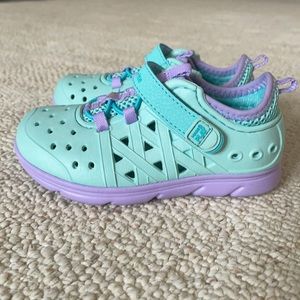 Stride rite made 2 play phibian water shoes